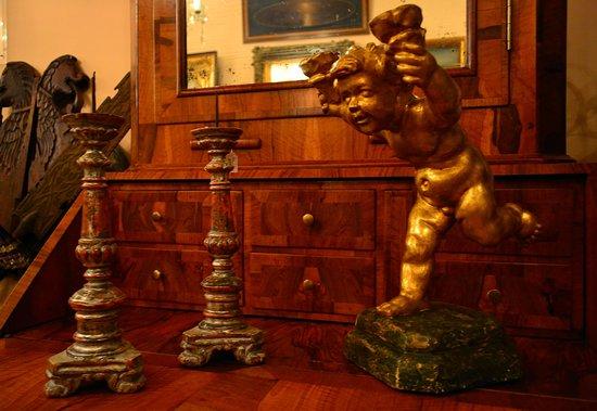 Vithoulkas Antiques, Athene