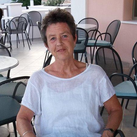Santha Davis, Athene