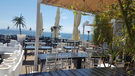 Akrotiri Lounge